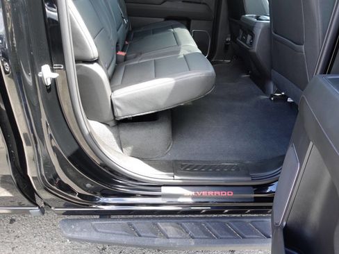 Used 2022 Chevrolet Silverado 1500 LT Trail Boss image 37