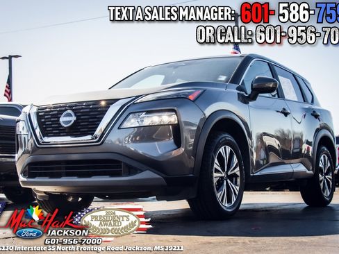 Used 2023 Nissan Rogue SV image 3