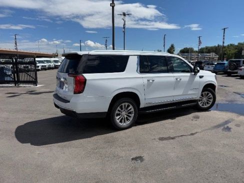 Used 2023 GMC Yukon XL SLT AWD/4WD image 37
