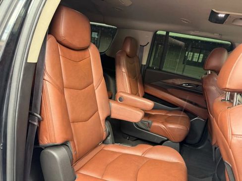 Used 2016 Cadillac Escalade ESV Premium image 36