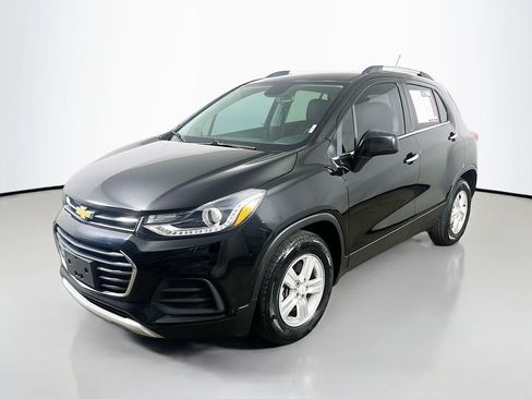 Used 2019 Chevrolet Trax LT w/ LT Convenience Package FWD image 3