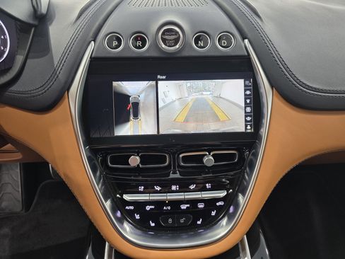 Used 2021 Aston Martin DBX image 14