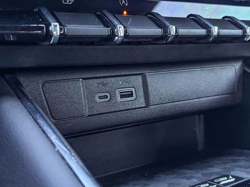 Used 2023 GMC Canyon AT4 w/ AT4 Premium Package image 32