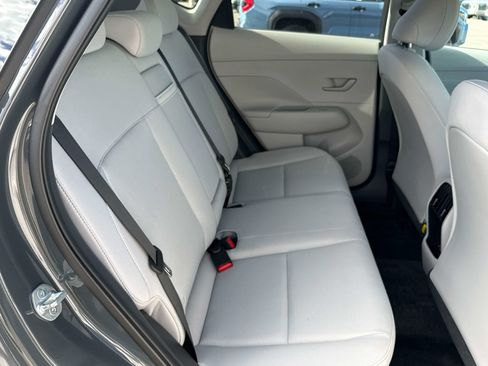 Used 2025 Hyundai Kona SEL AWD/4WD image 16