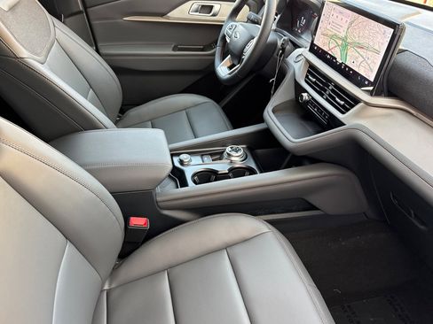 New 2026 Ford Explorer Active w/ Active Comfort Package image 16