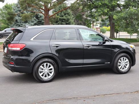 Used 2016 Kia Sorento LX AWD/4WD image 4