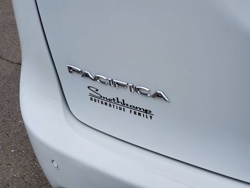 Used 2022 Chrysler Pacifica Limited FWD image 35