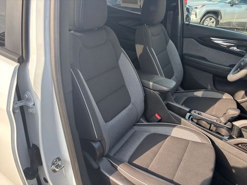 Used 2025 Chevrolet TrailBlazer LT image 34