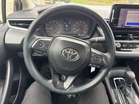 Used 2025 Toyota Corolla LE image 14