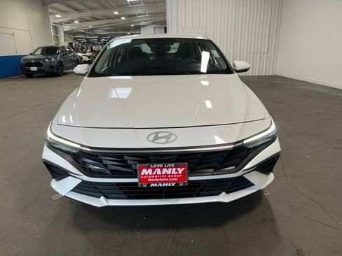 Used 2024 Hyundai Elantra SEL FWD image 8