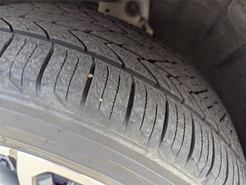 Used 2022 GMC Acadia Denali image 11