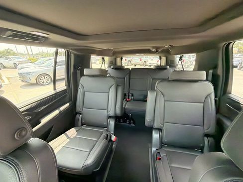 Certified 2021 GMC Yukon XL Denali w/ Denali Premium Package AWD/4WD image 15