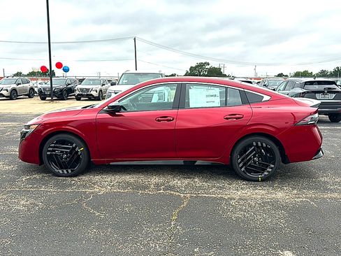 New 2026 Nissan Sentra SR w/ Floor Mat Package FWD image 5