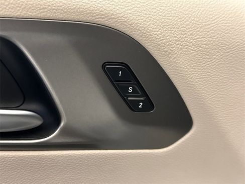 Used 2022 Chrysler Pacifica Touring-L image 22