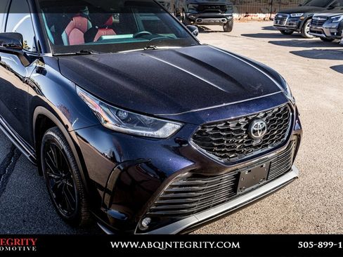 Used 2023 Toyota Highlander XSE image 9