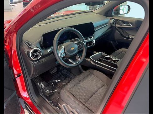 Certified 2025 Chevrolet Equinox LT FWD image 3
