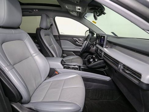 Used 2022 Lincoln Corsair AWD w/ Premium Package image 16