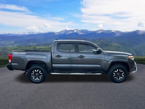 Used 2017 Toyota Tacoma SR w/ Tow Package AWD/4WD image 8