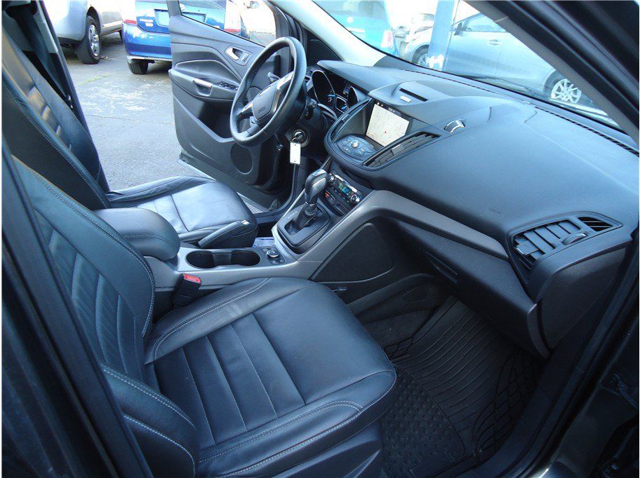 Used 2016 Ford Escape SE w/ SE Leather Comfort Package FWD image 17