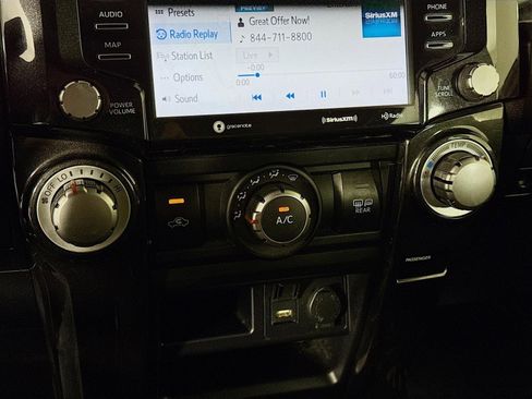 Used 2020 Toyota 4Runner 4WD image 18