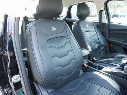 Used 2018 Ford Focus SE w/ SE Appearance Package image 2