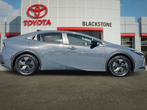 Used 2026 Toyota Prius LE FWD image 2