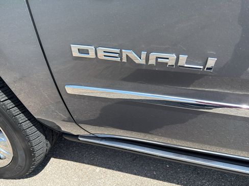 Used 2018 GMC Yukon Denali w/ Denali Ultimate Package AWD/4WD image 5