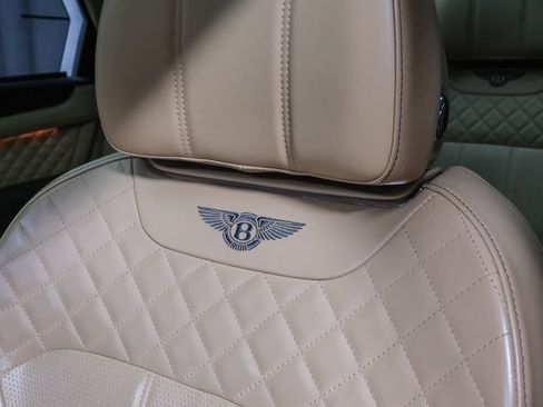 Used 2018 Bentley Bentayga AWD/4WD image 27