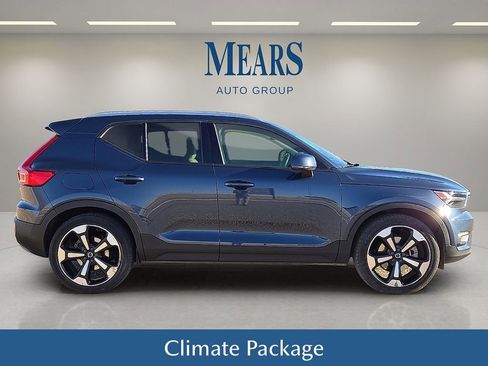 Certified 2021 Volvo XC40 T5 Momentum w/ Premium Package image 6