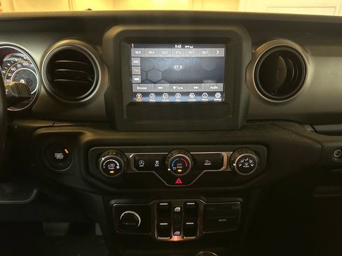 Used 2020 Jeep Gladiator Sport w/ Quick Order Package 24S AWD/4WD image 6