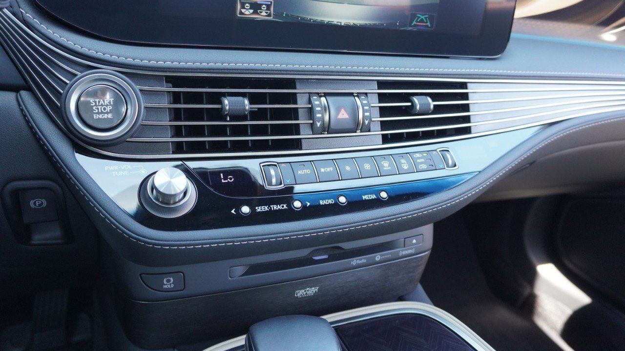Certified 2022 Lexus LS 500 AWD w/ Interior Upgrade Package image 19