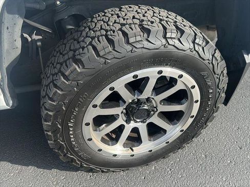 Certified 2024 Toyota Tacoma SR5 AWD/4WD image 8