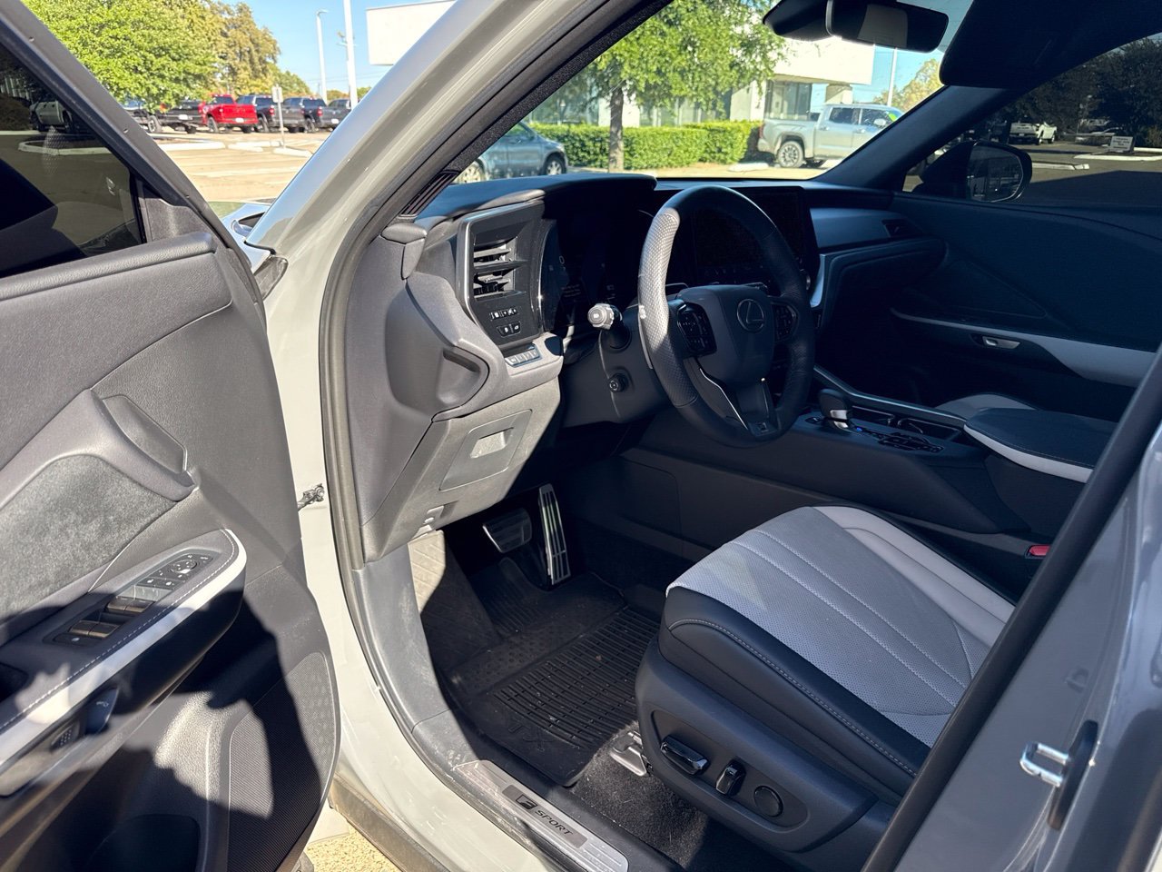 Used 2025 Lexus TX 500h AWD w/ Technology Package image 6