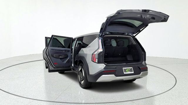 Used 2024 Kia EV9 Light Long Range RWD image 17