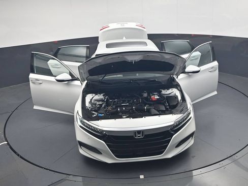 Used 2018 Honda Accord Touring image 40