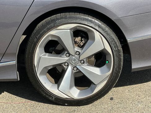 Used 2018 Honda Accord Touring image 25