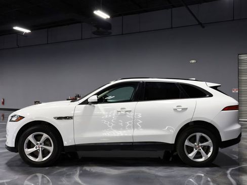 Used 2017 Jaguar F-PACE Premium image 4