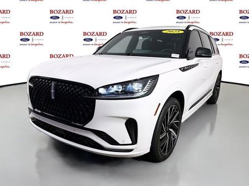 Certified 2025 Lincoln Aviator Black Label w/ Jet Appearance Package AWD/4WD image 4