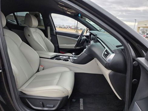 Used 2023 Genesis G70 2.0T image 27