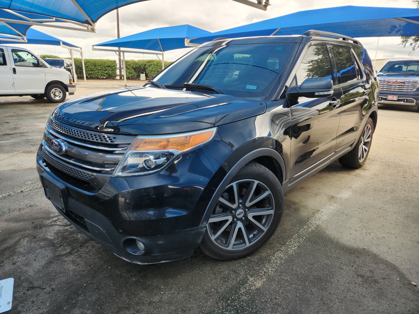Used 2015 Ford Explorer XLT w/ Equipment Group 202A FWD image 2