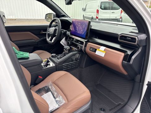 Used 2026 Toyota 4Runner Limited AWD/4WD image 19