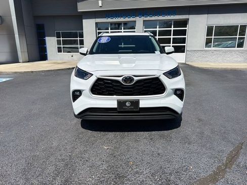 Used 2022 Toyota Highlander XLE w/ Protection Package #3 (TMS) image 3