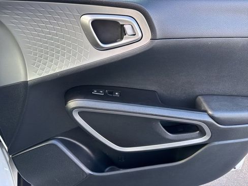 Used 2023 Kia Soul LX w/ LX Technology Package image 43