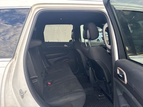 Used 2017 Jeep Grand Cherokee Laredo image 12