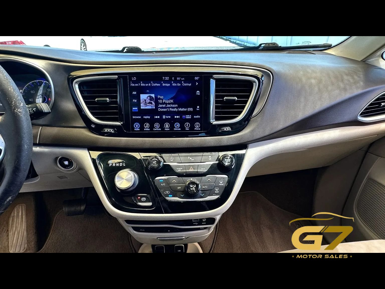Used 2017 Chrysler Pacifica Touring-L Plus FWD image 10