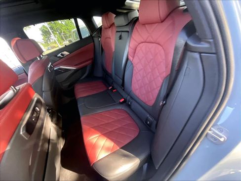 Used 2025 BMW X6 xDrive40i w/ Executive Package image 27