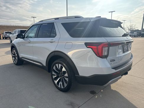 Certified 2025 Ford Explorer Platinum w/ LUX Leather Package image 28