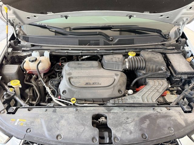 Used 2024 Chrysler Pacifica Touring-L FWD image 4