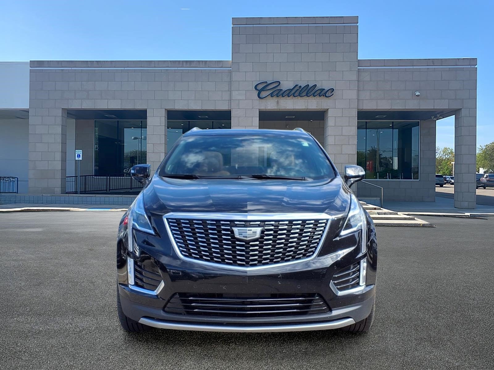 Used 2024 Cadillac XT5 Premium Luxury AWD/4WD image 2