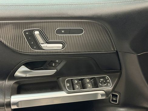 Used 2021 Mercedes-Benz GLB 250 4MATIC w/ Premium Package image 22